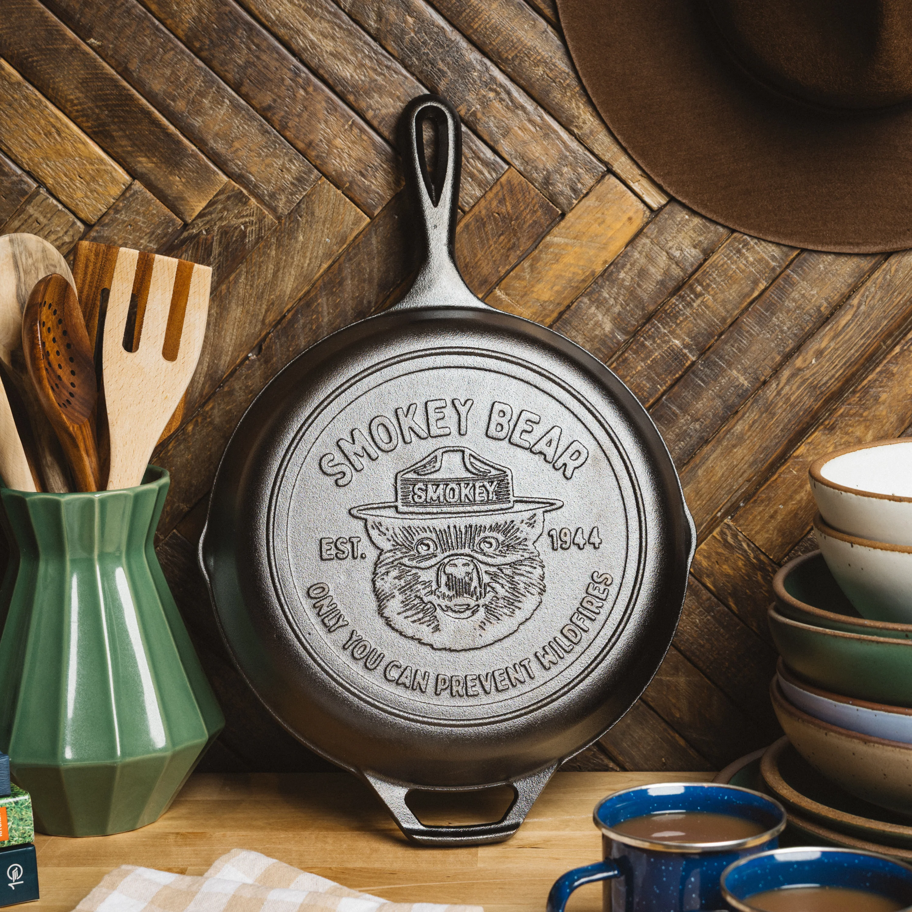 10.25 Inch Seasoned Cast Iron Smokey Bear Skillet - Image 3