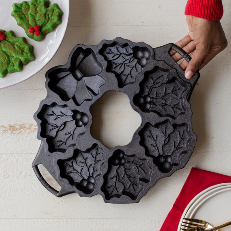 Seasoned Cast Iron Holiday Wreath Pan - Image 4